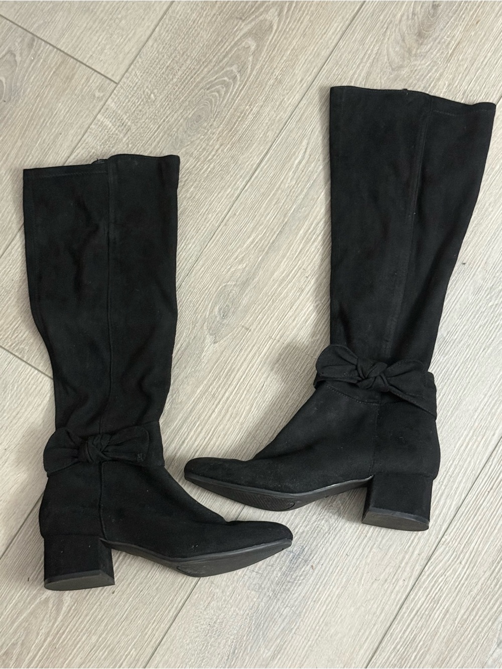Women's Black Knee-High Block Heel Boots with Knot Detail